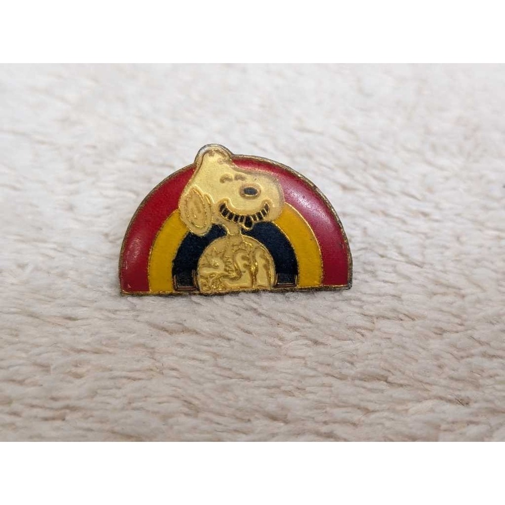 Vintage‎ Snoopy Rainbow Enamel Lapel Pin Hat Backpack Charm Accessory